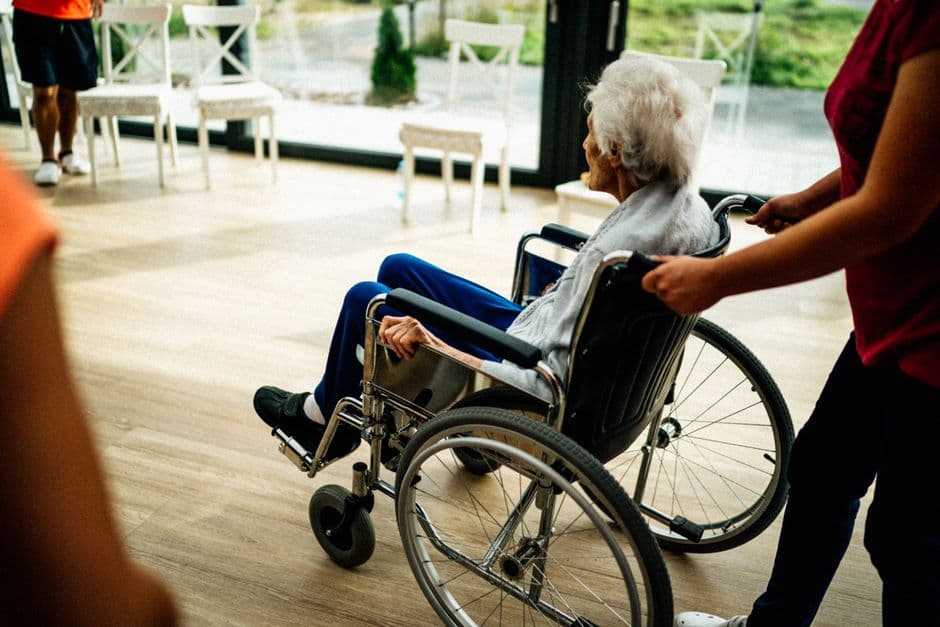 24-Stunden-Pflege vs. Betreutes Wohnen: Vollständiger Vergleich 2026