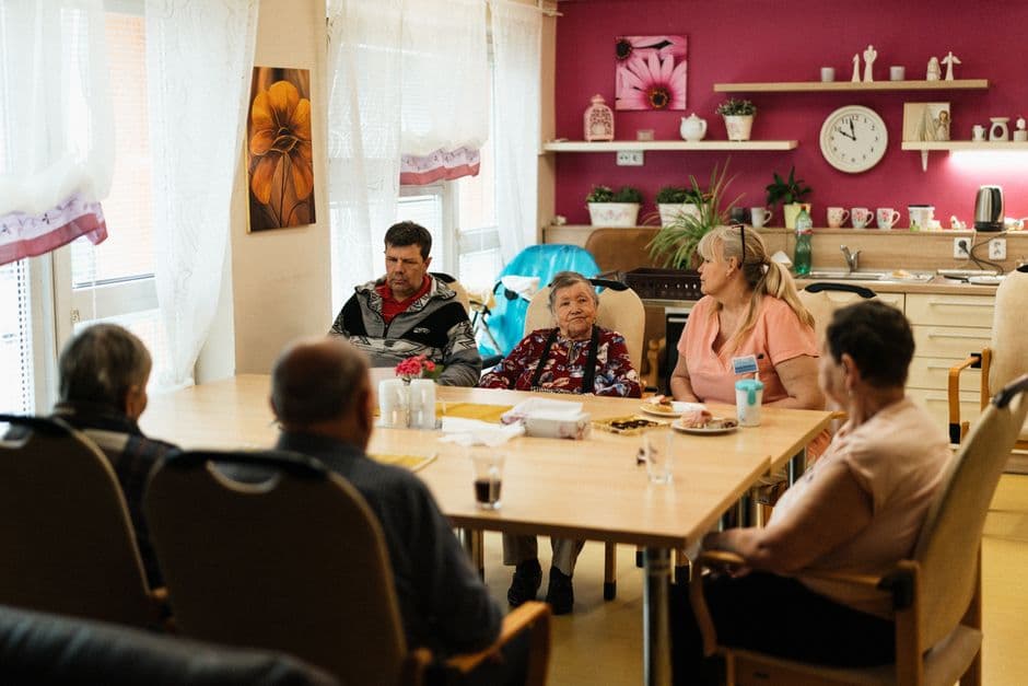 Nachtruhe & Schlaf: Realistische Erwartungen an die 24h-Pflegekraft